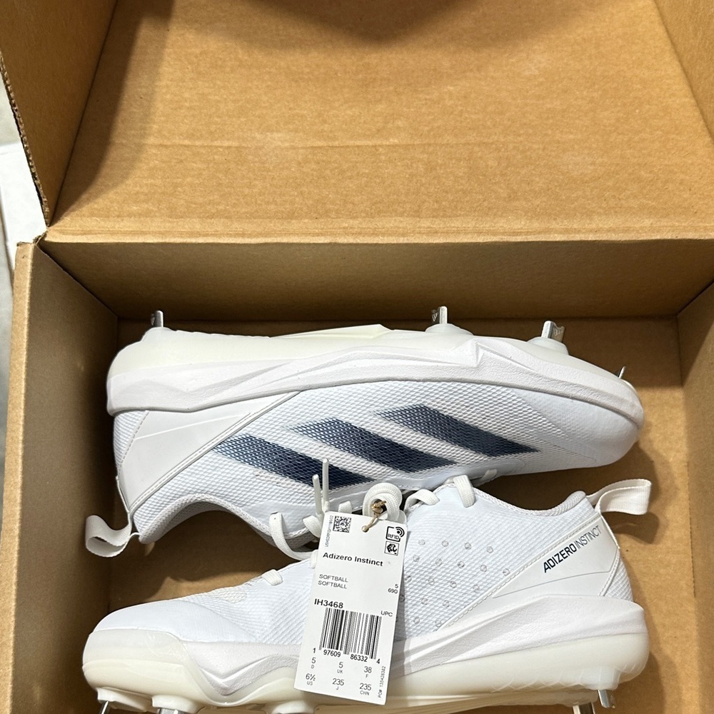 New adidas Women's Adizero Instinct Softball Sneaker cleats 6.5 white navy blue